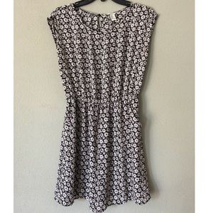 Black and white daisy dress from Forever21.